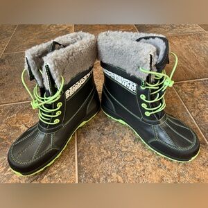 UGG Butte II CWR Glow Graphic Logo Snow Winter Boots Black Big Kid’s Size 5
